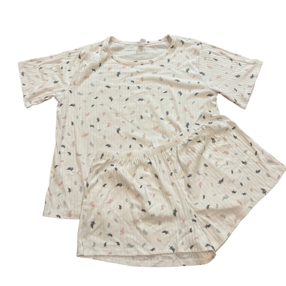 Flora Nikrooz Feather Print Short Sleeve Super Soft pajama set size large